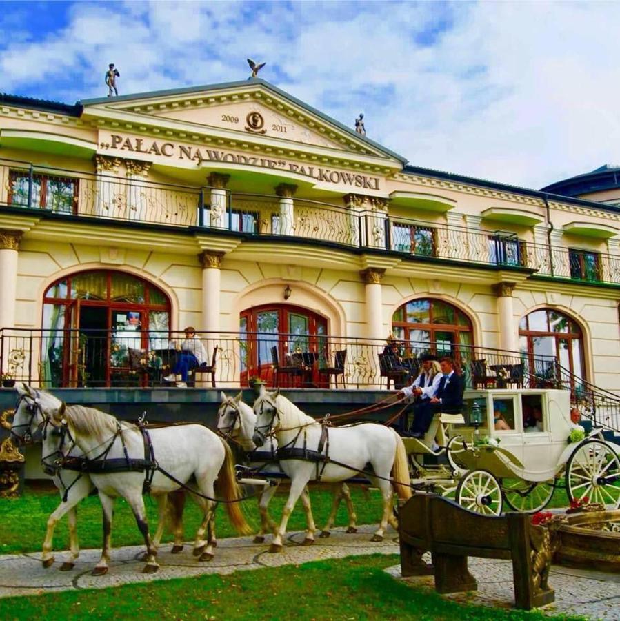 Uzdrowisko Sanatorium Augustow Palac Na Wodzie Falkowski ภายนอก รูปภาพ