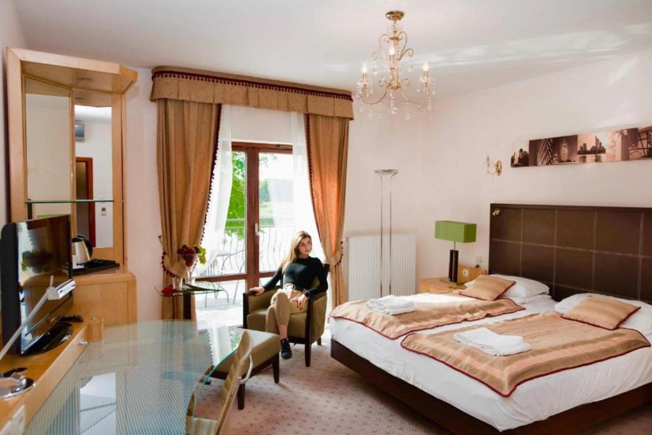 Uzdrowisko Sanatorium Augustow Palac Na Wodzie Falkowski ภายนอก รูปภาพ
